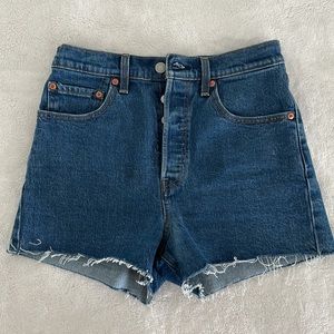LEVI’S shorts